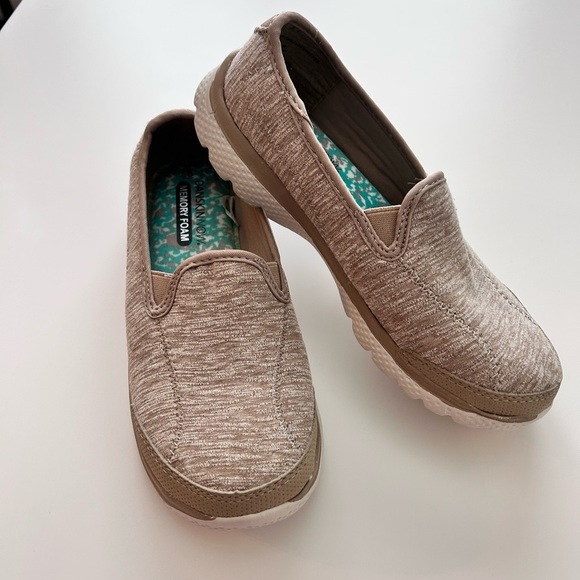 Danskin Now Shoes - Women’s Danskin Now Memory Foam Slide On Shoes Size 6